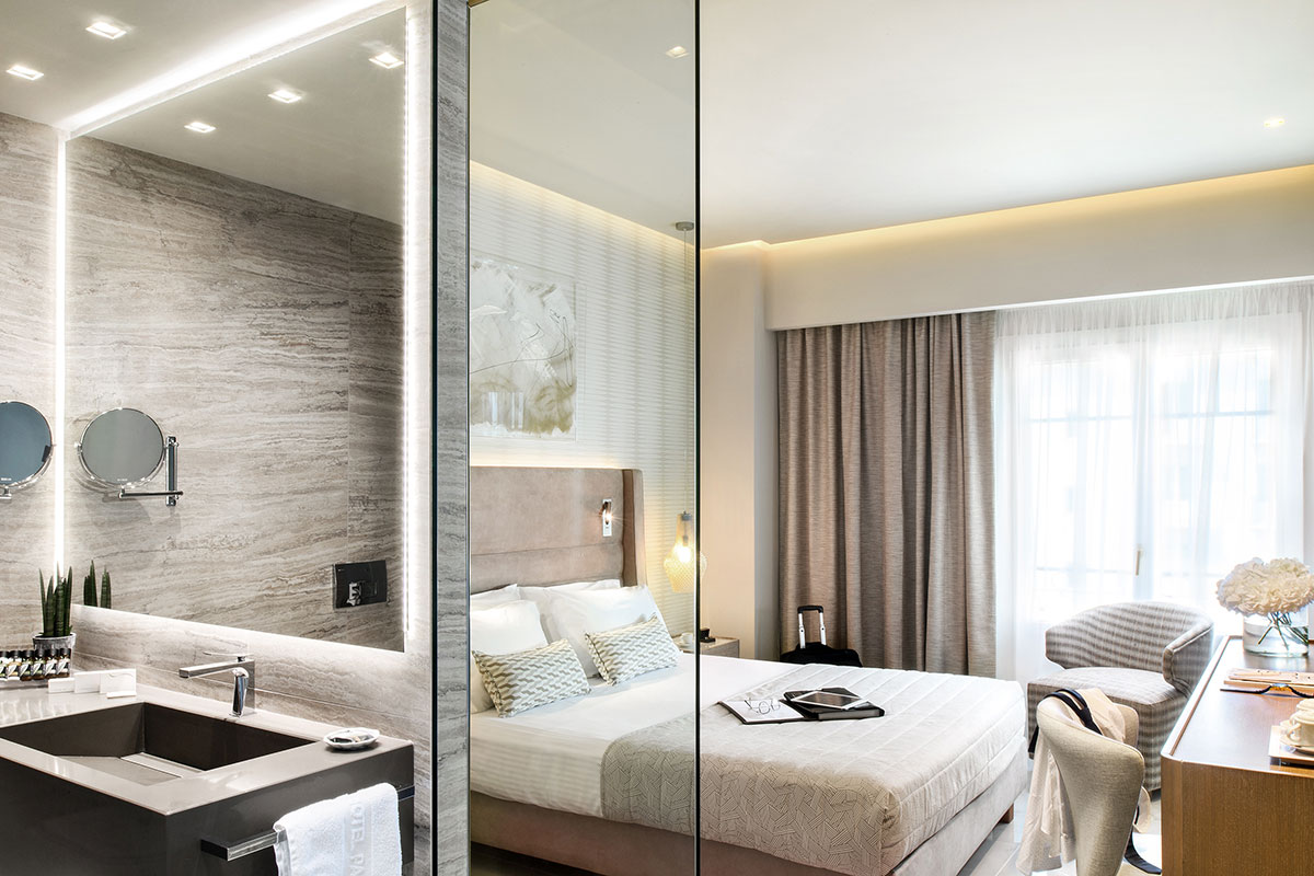 Το εσωτερικό του πολυτελούς Deluxe δωματίου του Grand Hotel Palace